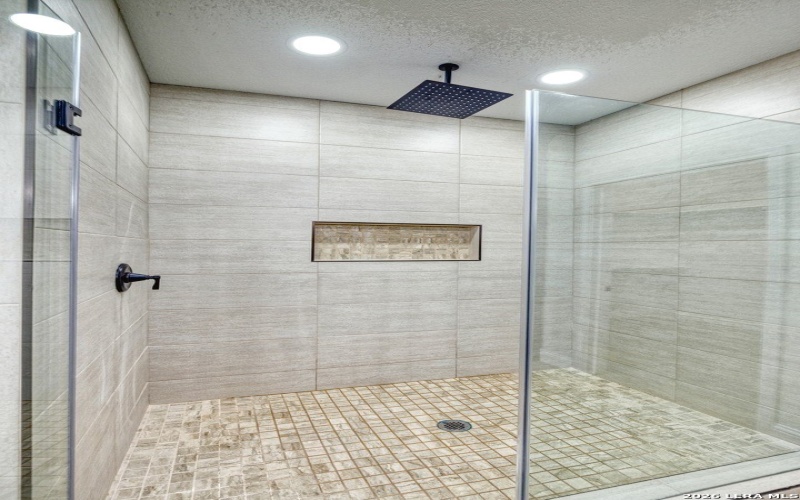 207 Riverside Drive, Uvalde, TX 78801, 4 Bedrooms Bedrooms, ,2 BathroomsBathrooms,Residential,For Sale,207 Riverside Drive,0,1942805