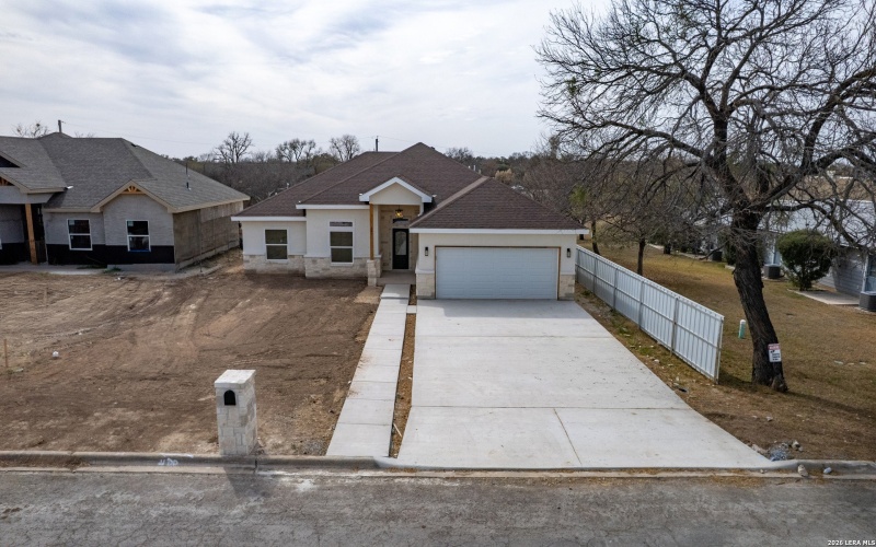 207 Riverside Drive, Uvalde, TX 78801, 4 Bedrooms Bedrooms, ,2 BathroomsBathrooms,Residential,For Sale,207 Riverside Drive,0,1942805