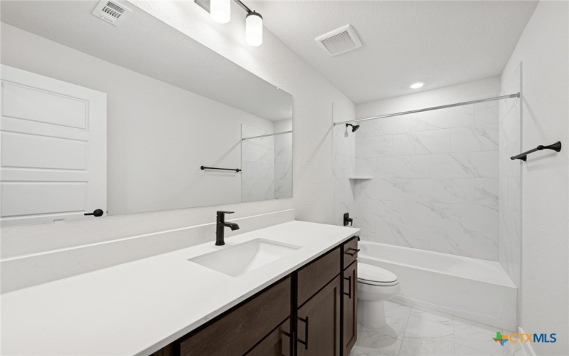 129 Radnor Road, New Braunfels, TX 78130, 4 Habitaciones Habitaciones , ,5 BañosBaños,Residential,En Venta,129 Radnor Road,0,605150