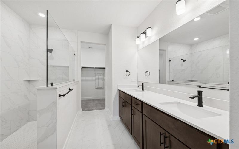 129 Radnor Road, New Braunfels, TX 78130, 4 Habitaciones Habitaciones , ,5 BañosBaños,Residential,En Venta,129 Radnor Road,0,605150