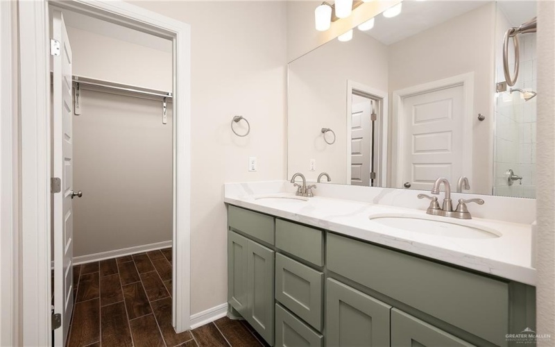 956 W Star Flower Street, Edinburg, TX 78541, 3 Habitaciones Habitaciones , ,2 BañosBaños,Residential,En Venta,956 W Star Flower Street,0,493555