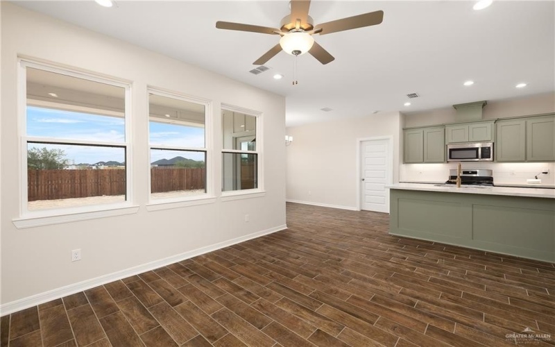 956 W Star Flower Street, Edinburg, TX 78541, 3 Habitaciones Habitaciones , ,2 BañosBaños,Residential,En Venta,956 W Star Flower Street,0,493555