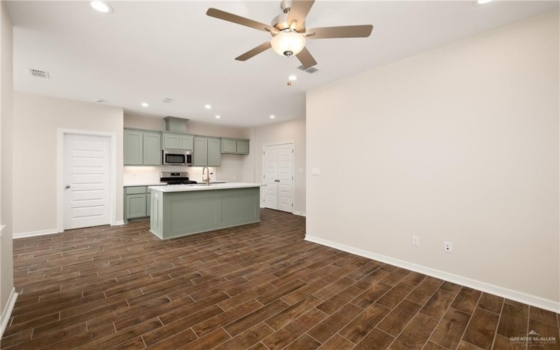 956 W Star Flower Street, Edinburg, TX 78541, 3 Habitaciones Habitaciones , ,2 BañosBaños,Residential,En Venta,956 W Star Flower Street,0,493555