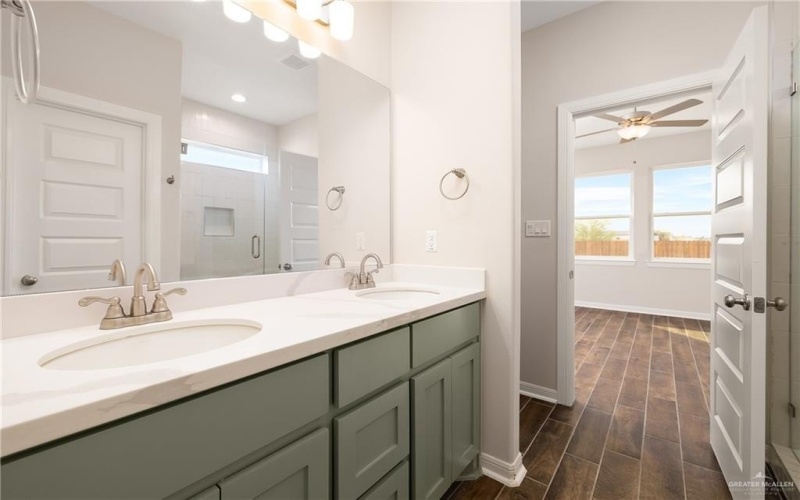 956 W Star Flower Street, Edinburg, TX 78541, 3 Habitaciones Habitaciones , ,2 BañosBaños,Residential,En Venta,956 W Star Flower Street,0,493555