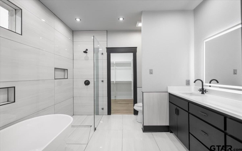 3008 Walton Rd., Tyler, TX 75701, 4 Bedrooms Bedrooms, ,2 BathroomsBathrooms,Residential,For Sale,3008 Walton Rd.,0,26002478