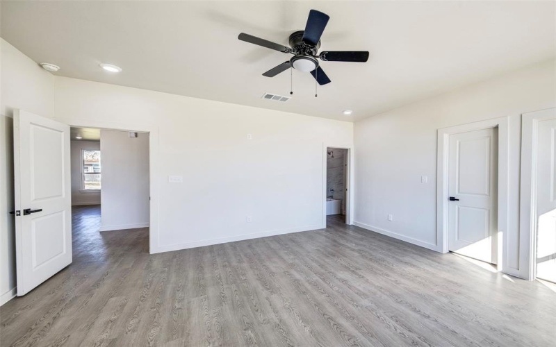 170 Half Moon Way, Runaway Bay, TX 76426, 4 Habitaciones Habitaciones , ,2 BañosBaños,Residential,En Venta,170 Half Moon Way,0,21182406