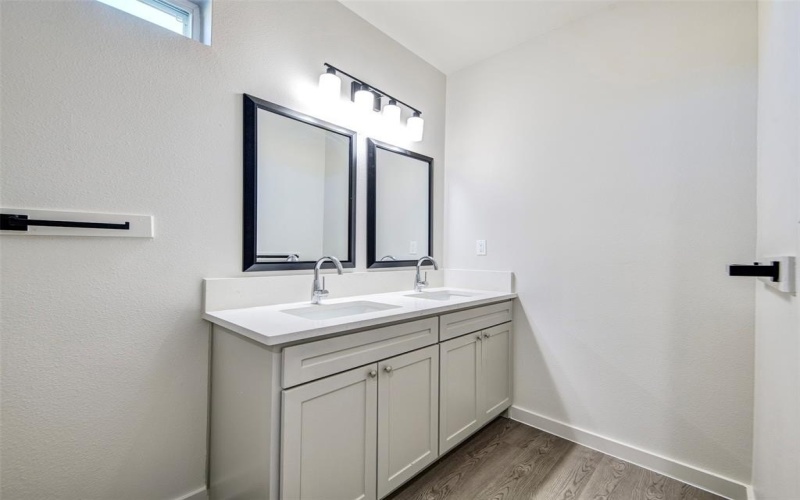 170 Half Moon Way, Runaway Bay, TX 76426, 4 Habitaciones Habitaciones , ,2 BañosBaños,Residential,En Venta,170 Half Moon Way,0,21182406