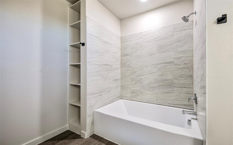 170 Half Moon Way, Runaway Bay, TX 76426, 4 Habitaciones Habitaciones , ,2 BañosBaños,Residential,En Venta,170 Half Moon Way,0,21182406