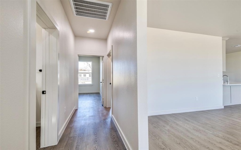 170 Half Moon Way, Runaway Bay, TX 76426, 4 Habitaciones Habitaciones , ,2 BañosBaños,Residential,En Venta,170 Half Moon Way,0,21182406