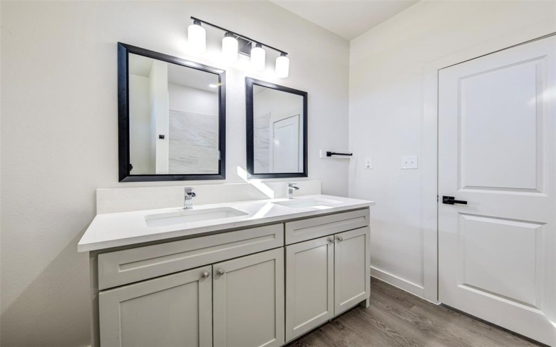 170 Half Moon Way, Runaway Bay, TX 76426, 4 Habitaciones Habitaciones , ,2 BañosBaños,Residential,En Venta,170 Half Moon Way,0,21182406