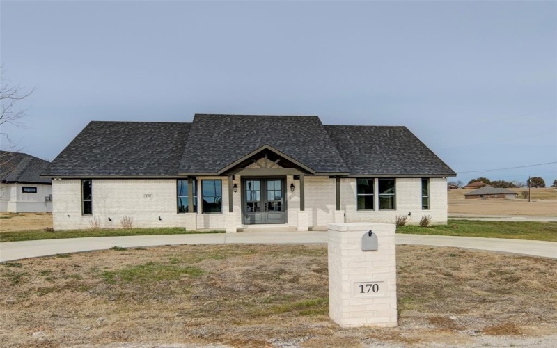 170 Half Moon Way, Runaway Bay, TX 76426, 4 Habitaciones Habitaciones , ,2 BañosBaños,Residential,En Venta,170 Half Moon Way,0,21182406