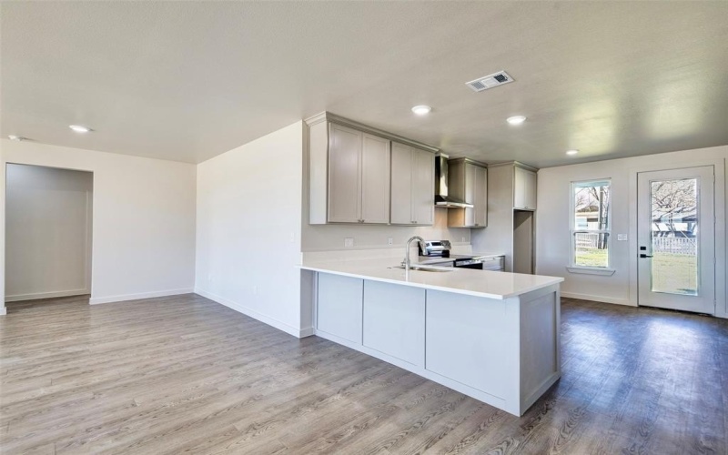 170 Half Moon Way, Runaway Bay, TX 76426, 4 Habitaciones Habitaciones , ,2 BañosBaños,Residential,En Venta,170 Half Moon Way,0,21182406