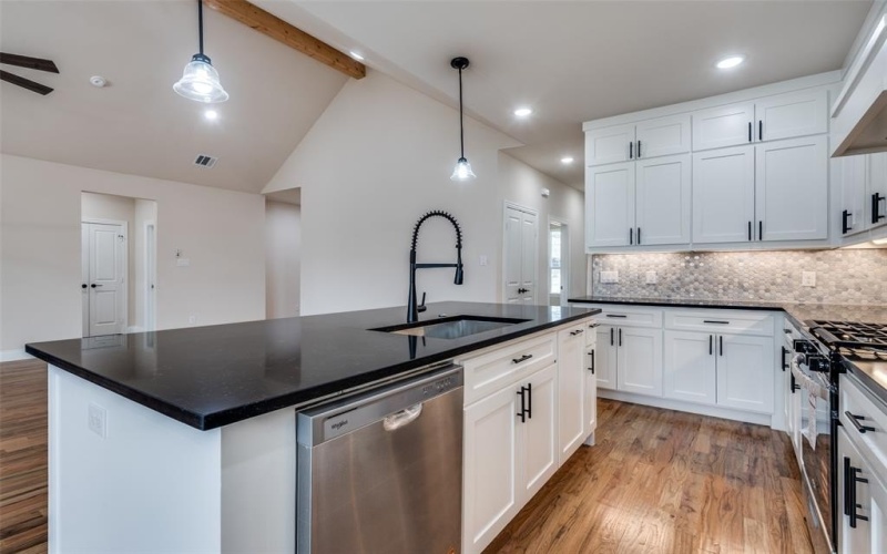 411 N Watson Street, Seagoville, TX 75159, 3 Habitaciones Habitaciones , ,2 BañosBaños,Residential,En Venta,411 N Watson Street,0,21185186