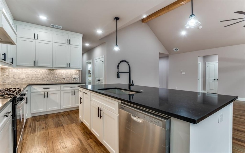 415 N Watson Street, Seagoville, TX 75159, 3 Habitaciones Habitaciones , ,2 BañosBaños,Residential,En Venta,415 N Watson Street,0,21185286