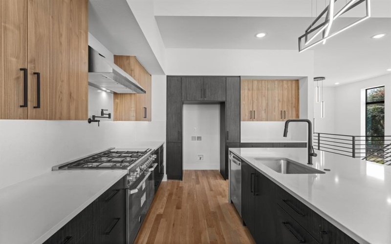 2323 N Carroll Avenue, Dallas, TX 75204, 4 Habitaciones Habitaciones , ,2 BañosBaños,Residential,En Venta,2323 N Carroll Avenue,0,21185410