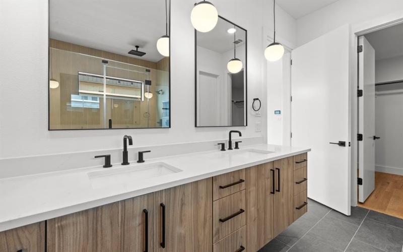 2323 N Carroll Avenue, Dallas, TX 75204, 4 Habitaciones Habitaciones , ,2 BañosBaños,Residential,En Venta,2323 N Carroll Avenue,0,21185410