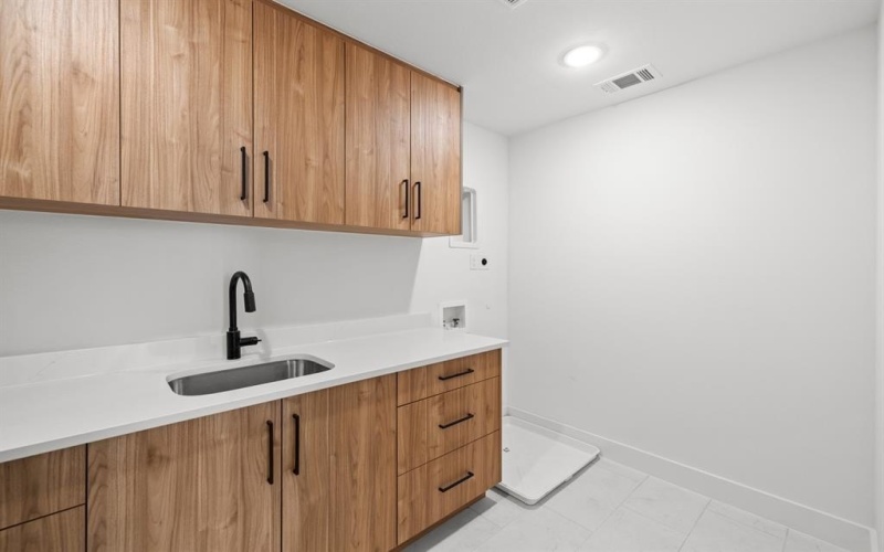 2323 N Carroll Avenue, Dallas, TX 75204, 4 Habitaciones Habitaciones , ,2 BañosBaños,Residential,En Venta,2323 N Carroll Avenue,0,21185410