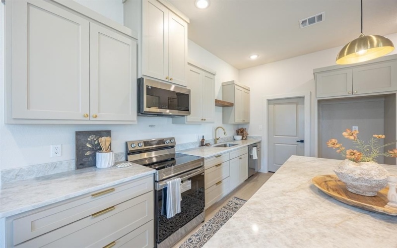 617 E Ramsey Avenue, Fort Worth, TX 76104, 4 Habitaciones Habitaciones , ,3 BañosBaños,Residential,En Venta,617 E Ramsey Avenue,0,21185686