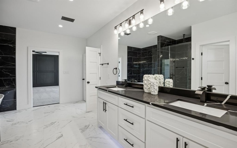 918 N Tatum Avenue, Dallas, TX 75211, 4 Bedrooms Bedrooms, ,5 BathroomsBathrooms,Residential,For Sale,918 N Tatum Avenue,0,21185876