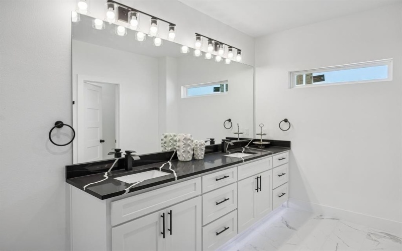 918 N Tatum Avenue, Dallas, TX 75211, 4 Bedrooms Bedrooms, ,5 BathroomsBathrooms,Residential,For Sale,918 N Tatum Avenue,0,21185876