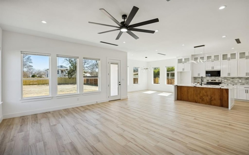 918 N Tatum Avenue, Dallas, TX 75211, 4 Bedrooms Bedrooms, ,5 BathroomsBathrooms,Residential,For Sale,918 N Tatum Avenue,0,21185876