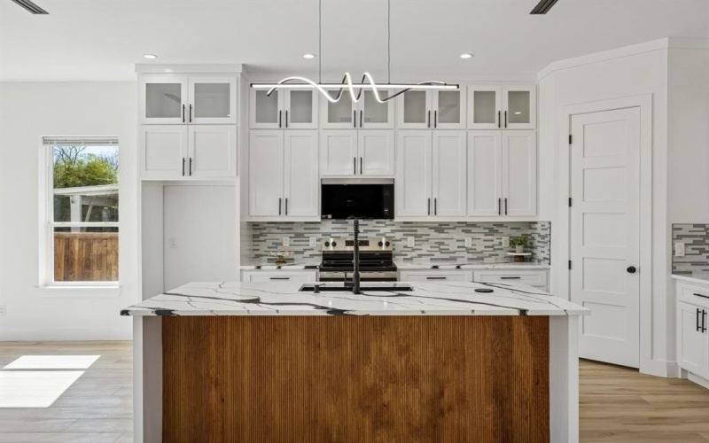 918 N Tatum Avenue, Dallas, TX 75211, 4 Bedrooms Bedrooms, ,5 BathroomsBathrooms,Residential,For Sale,918 N Tatum Avenue,0,21185876