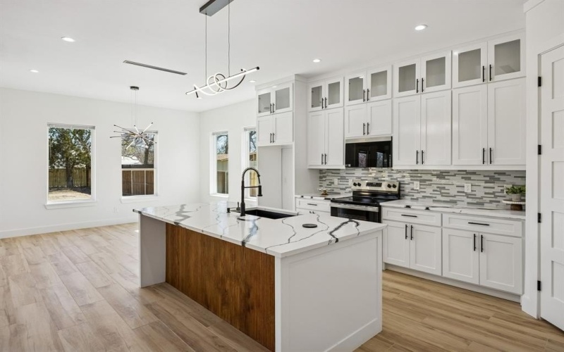 918 N Tatum Avenue, Dallas, TX 75211, 4 Bedrooms Bedrooms, ,5 BathroomsBathrooms,Residential,For Sale,918 N Tatum Avenue,0,21185876