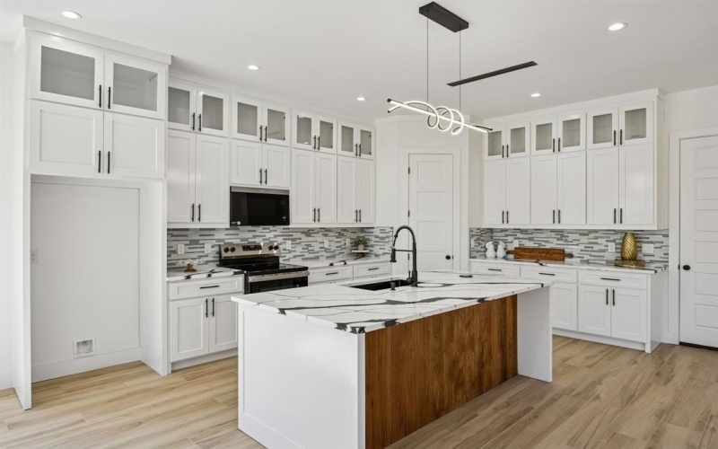 918 N Tatum Avenue, Dallas, TX 75211, 4 Bedrooms Bedrooms, ,5 BathroomsBathrooms,Residential,For Sale,918 N Tatum Avenue,0,21185876