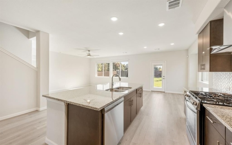 2814 Ocean Drive, Lancaster, TX 75146, 5 Habitaciones Habitaciones , ,3 BañosBaños,Residential,En Venta,2814 Ocean Drive,0,21185967