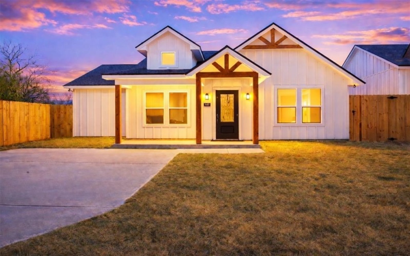 940 Holt Avenue, Waco, TX 76706, 3 Habitaciones Habitaciones , ,2 BañosBaños,Residential,En Venta,940 Holt Avenue,0,21186052