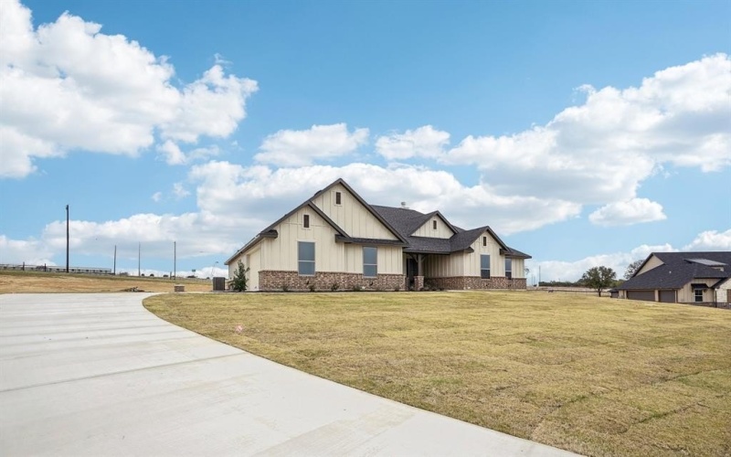 1176 Paradise Parkway, Poolville, TX 76487, 4 Bedrooms Bedrooms, ,3 BathroomsBathrooms,Residential,For Sale,1176 Paradise Parkway,20591849