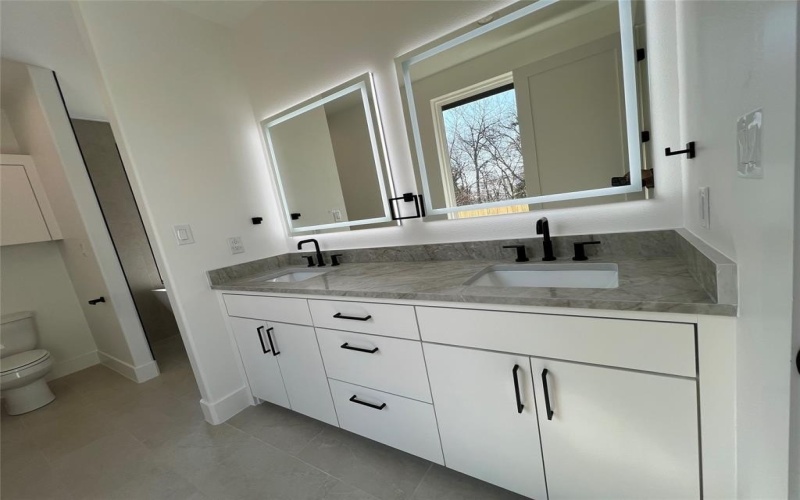 2923 Britton Avenue, Dallas, TX 75216, 3 Bedrooms Bedrooms, ,5 BathroomsBathrooms,Residential,For Sale,2923 Britton Avenue,0,21183298