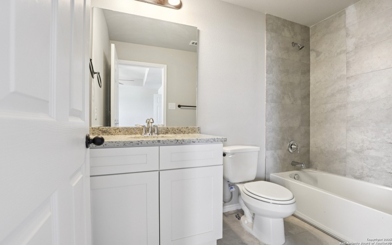 8627 Valentina Way, San Antonio, TX 78245, ,Residential Multi Family,En Venta,8627 Valentina Way,0,1943111