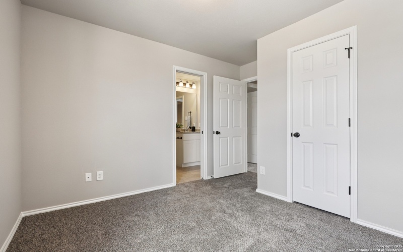 8627 Valentina Way, San Antonio, TX 78245, ,Residential Multi Family,En Venta,8627 Valentina Way,0,1943111