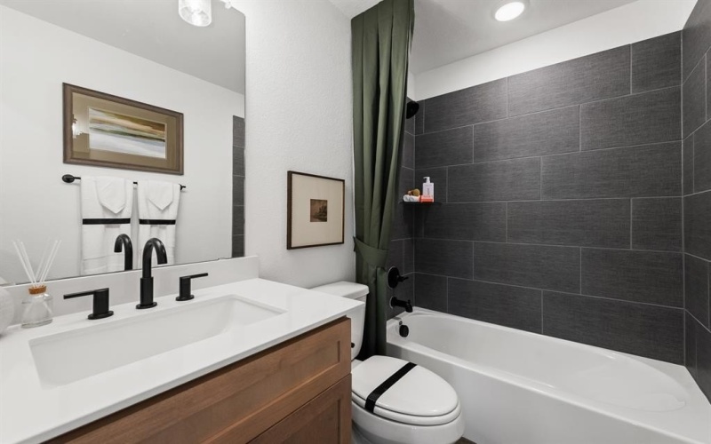 8704 Treeline Parkway, Justin, TX 76247, 3 Habitaciones Habitaciones , ,2 BañosBaños,Residential,En Venta,8704 Treeline Parkway,0,21187023