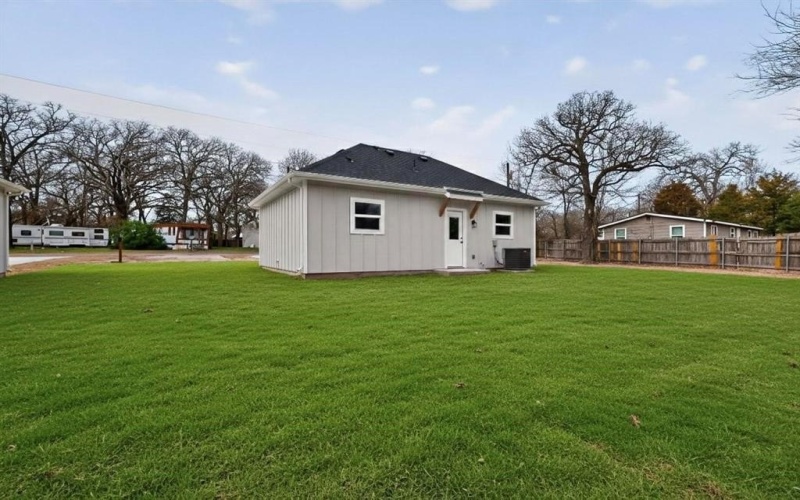 116 Garner Drive, Mabank, TX 75156, 1 Dormitorio Habitaciones , ,1 BañoBaños,Residential,En Venta,116 Garner Drive,0,21135975