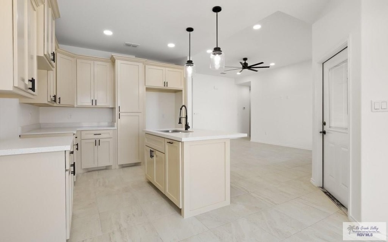 428 N LEON AVE, ELSA, TX 78543, 3 Bedrooms Bedrooms, ,2 BathroomsBathrooms,Residential,For Sale,428 N LEON AVE,0,29767762