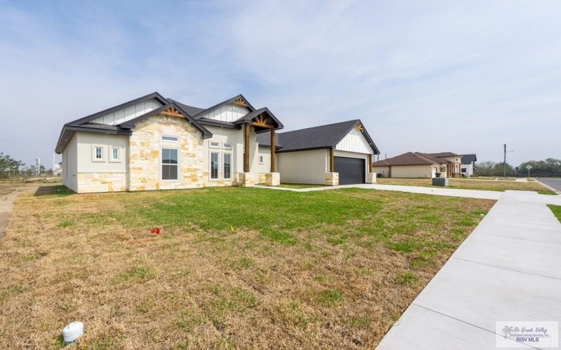 8514 BELLAGIO CIR, HARLINGEN, TX 78552, 4 Bedrooms Bedrooms, ,3 BathroomsBathrooms,Residential,For Sale,8514 BELLAGIO CIR,0,29772310