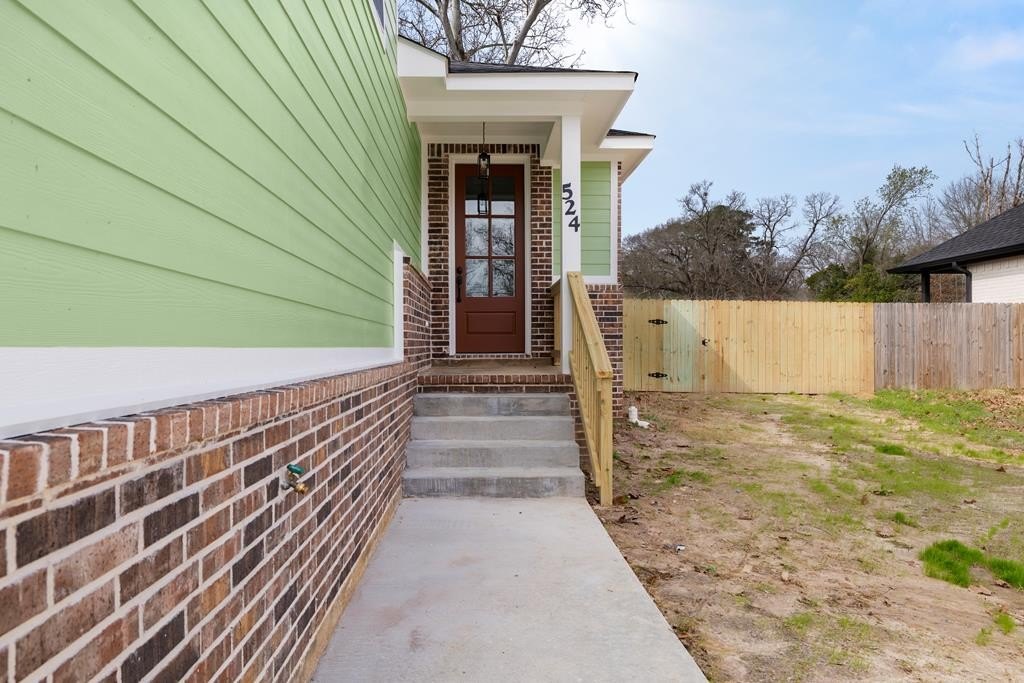 524 Burk Street, Nacogdoches, TX 75961, 4 Habitaciones Habitaciones , ,2 BañosBaños,Residential,En Venta,524 Burk Street,0,70010024