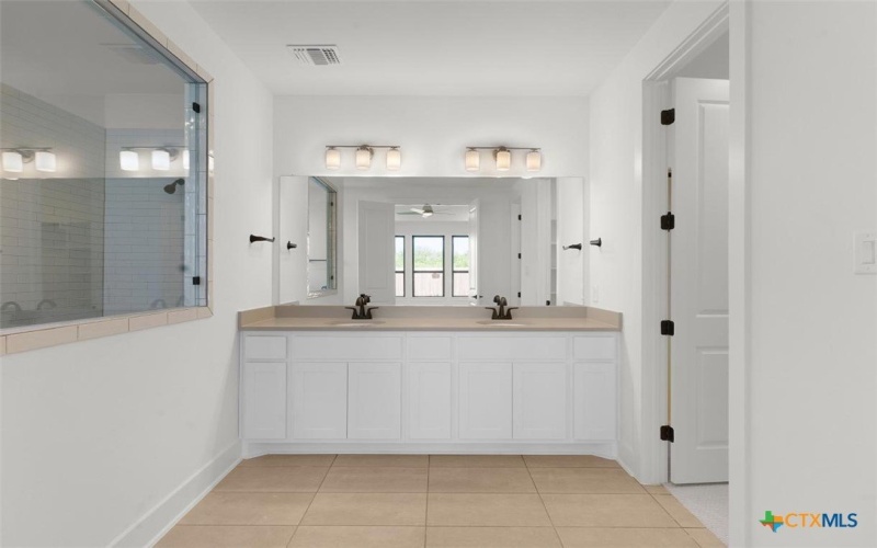 945 Nolte Bend, Seguin, TX 78155, 4 Bedrooms Bedrooms, ,3 BathroomsBathrooms,Residential,For Sale,945 Nolte Bend,0,605300