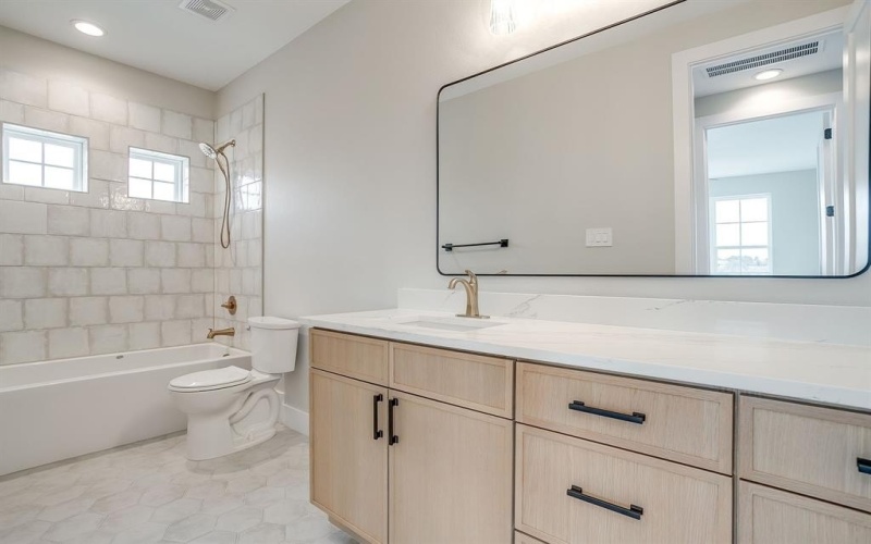 456 Acorn Trail, Granbury, TX 76049, 4 Bedrooms Bedrooms, ,5 BathroomsBathrooms,Residential,For Sale,456 Acorn Trail,0,21186922