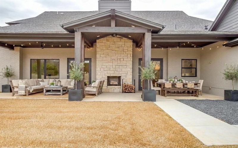 456 Acorn Trail, Granbury, TX 76049, 4 Bedrooms Bedrooms, ,5 BathroomsBathrooms,Residential,For Sale,456 Acorn Trail,0,21186922