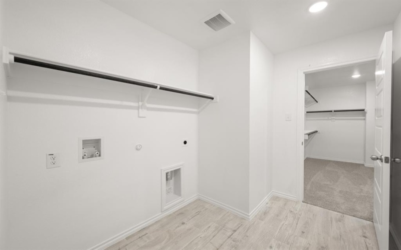 2641 River Bank Drive, Burleson, TX 76028, 4 Habitaciones Habitaciones , ,3 BañosBaños,Residential,En Venta,2641 River Bank Drive,0,21187871