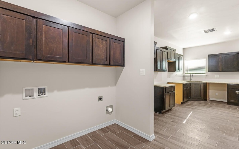 890 HARPENDEM Drive, Horizon City, TX 79928, ,Residential,En Venta,890 HARPENDEM Drive,0,938760