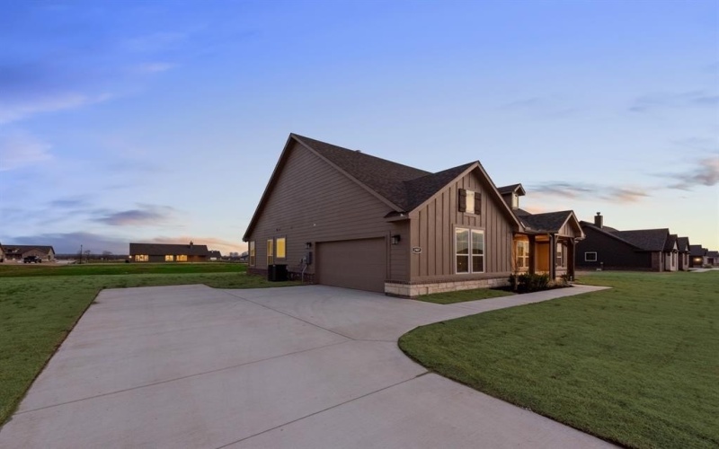 2907 Mossy Oak Drive, Oak Ridge, TX 75160, 4 Habitaciones Habitaciones , ,3 BañosBaños,Residential,En Venta,2907 Mossy Oak Drive,20649926