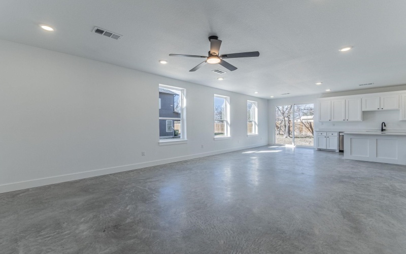 1010 E Marble Street, Burnet, TX 78611, 6 Habitaciones Habitaciones , ,5 BañosBaños,Residential Multi Family,En Venta,1010 E Marble Street,0,176626