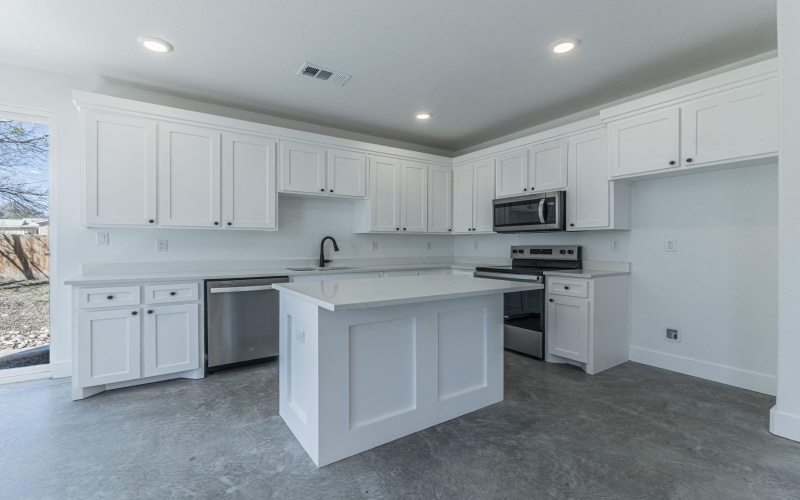 1010 E Marble Street, Burnet, TX 78611, 6 Habitaciones Habitaciones , ,5 BañosBaños,Residential Multi Family,En Venta,1010 E Marble Street,0,176626