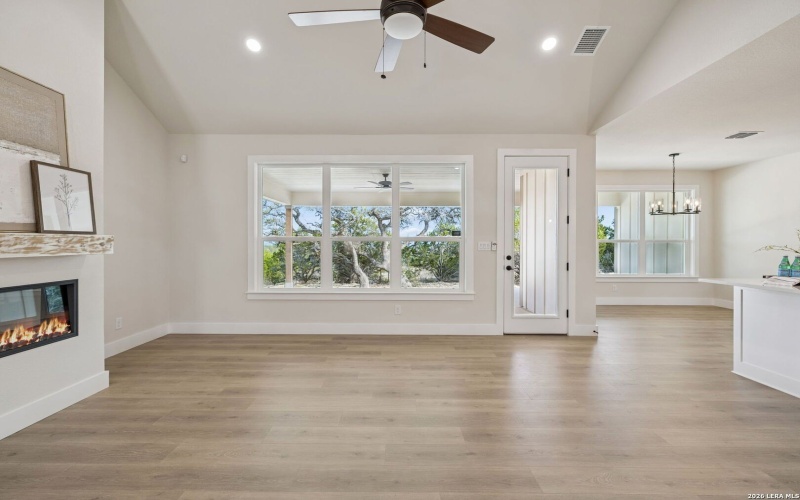 1555 birch, Fischer, TX 78623, 4 Habitaciones Habitaciones , ,2 BañosBaños,Residential,En Venta,1555 birch,0,1943492