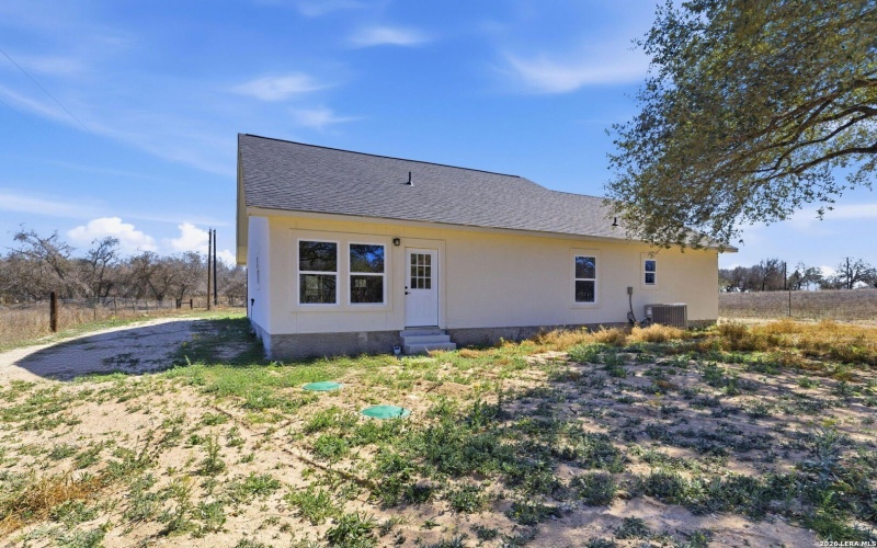 374 County Road 124, Floresville, TX 78114, 3 Habitaciones Habitaciones , ,2 BañosBaños,Residential,En Venta,374 County Road 124,0,1943647