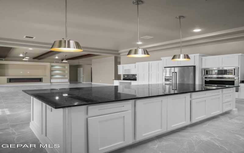 13010 BUCKLEBURY, El Paso, TX 79928, 4 Habitaciones Habitaciones , ,2 BañosBaños,Residential,En Venta,13010 BUCKLEBURY,0,938809